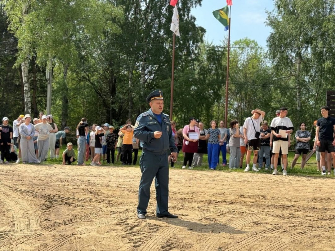 Сотрудники МЧС посетили оздоровительный лагерь "Терра-Ностра" в Шатуре