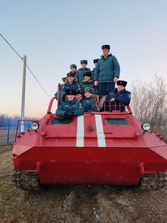 🤝👨🏻‍🚒Поделились опытом 
 
➡ Что может быть познавательнее для будущих пожарных, чем боевой опыт действующих огнеборцев? Вчера в подмосковной Шатуре состоялась встреча работников #Мособлпожспас с курсантами Академии государственной противопожарной службы М